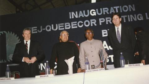 1995 − Quebecor moves into India with the TEJ Quebecor Printing plant.