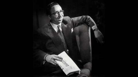 1950 – Pierre Péladeau se lance en affaires en achetant le Journal de Rosemont.