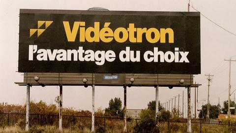 2000 − Acquisition de Vidéotron et du Groupe TVA, année où Québecor Média a vu le jour. La transaction est approuvée en 2001 par le CRTC.
