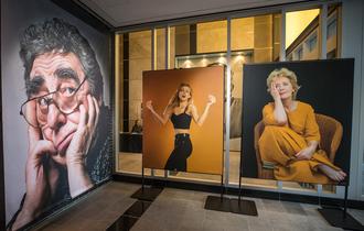 Quebecor is pleased to show the work of distinguished Montreal photographer and portraitist Pierre Dury at Espace musée, its head office art gallery.